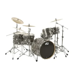 DW Collector's Series 5-Piece Shell Pack Black Oyster Chrome Hardware