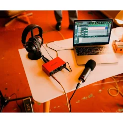 Focusrite Scarlett Solo Studio Pack Gen 4