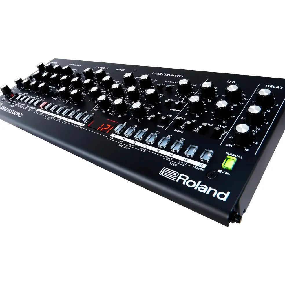 Roland Boutique SE-02 Analog Synthesizer with Decksaver Cover