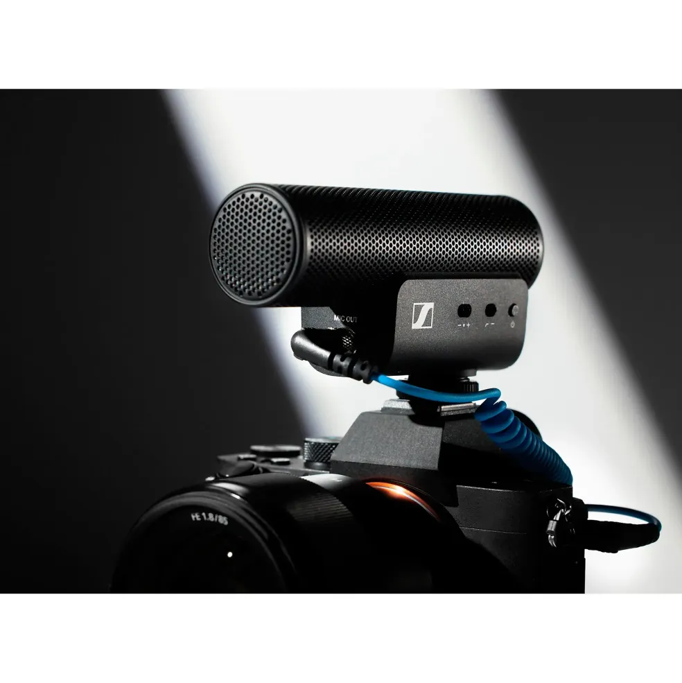 Sennheiser MKE 400 Mobile Kit - Includes MKE 400 Shotgun Microphone, Manfrotto PIXI Mini Tripod and Sennheiser Smartphone Clamp