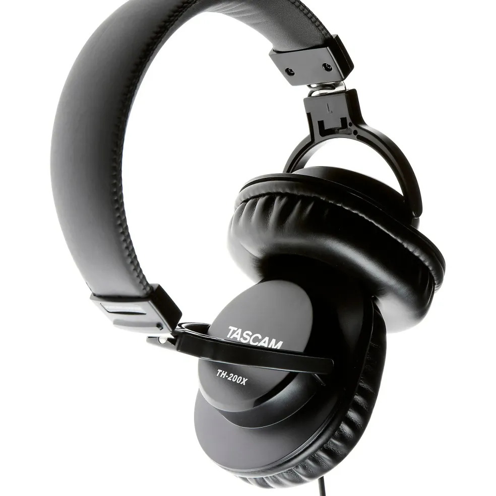 Shure SM7B Mic + TH200X Headphones Podcasting Bundle