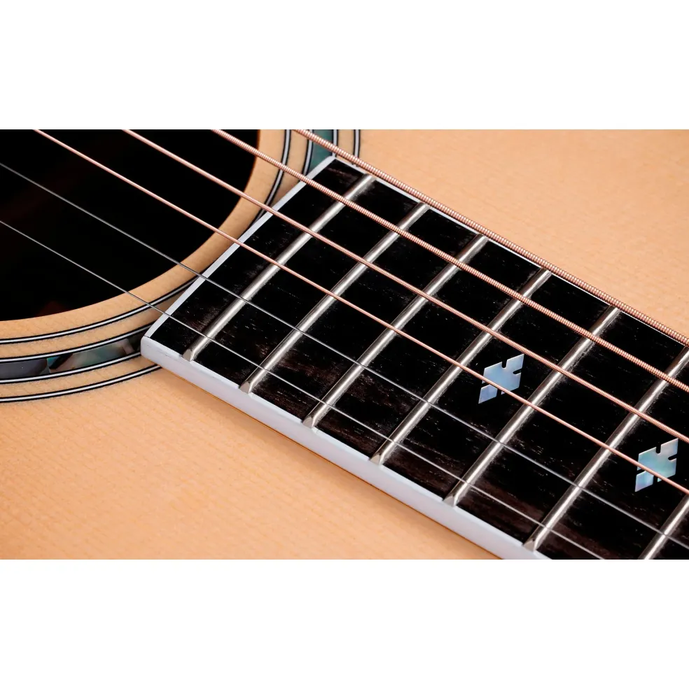 Taylor 810e Legacy Dreadnought Acoustic-Electric Guitar Natural