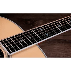 Taylor 815e Legacy Jumbo Acoustic-Electric Guitar Natural