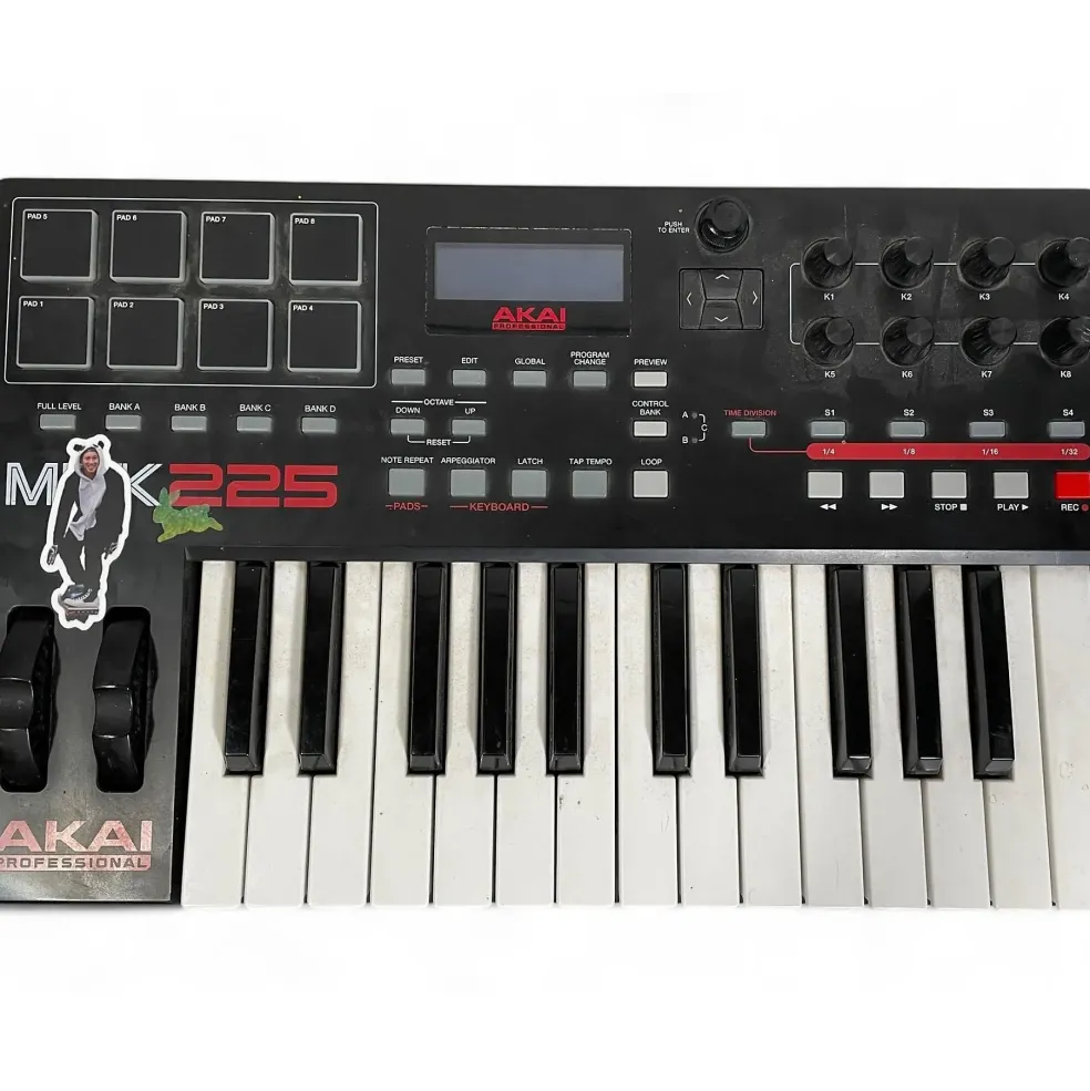Used Akai Professional MPK225 25-Key MIDI Controller