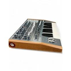 Used Arturia MINIBRUTE2 Synthesizer