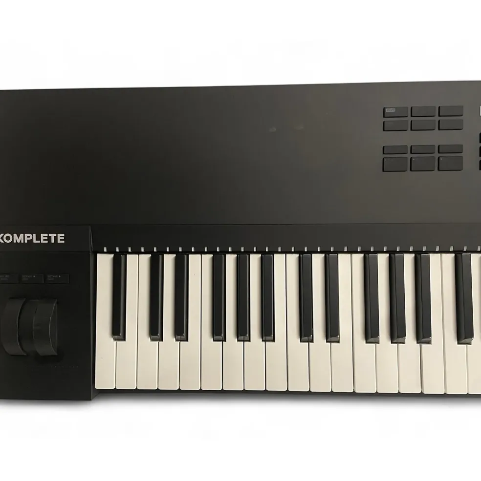 Used KOMPLETE KONTROL S88 MK 2 MIDI Controller