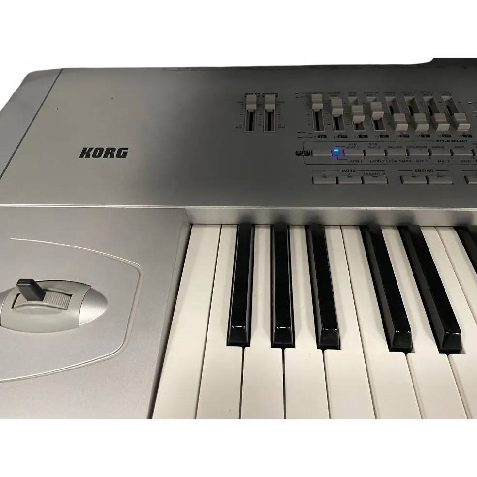 Used KORG pa1x Pro Arranger Keyboard