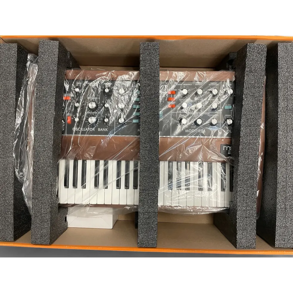 Used Moog Moog Minimoog Model D Monophonic Analog Synthesizer Dark Cherry Synthesizer