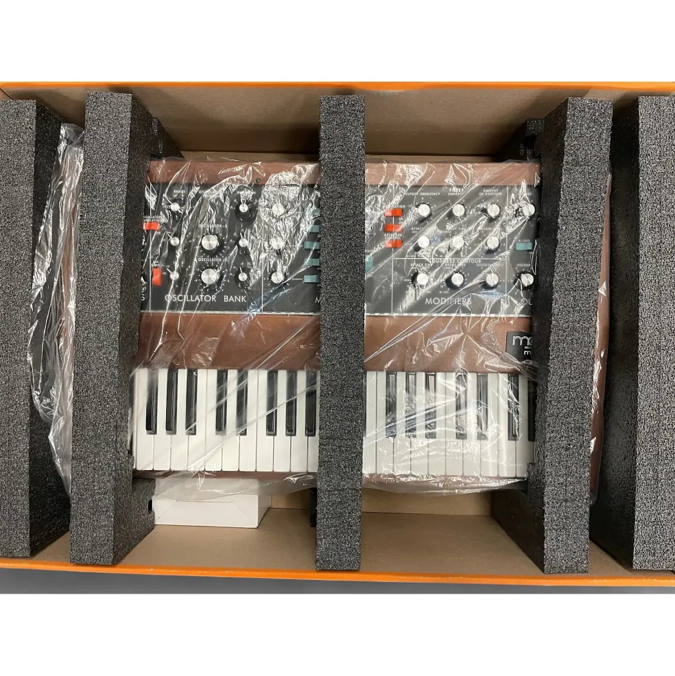 Used Moog Moog Minimoog Model D Monophonic Analog Synthesizer Dark Cherry Synthesizer