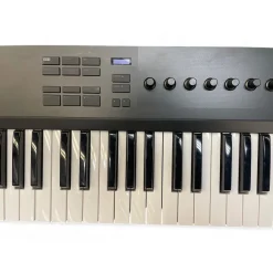 Used Native Instruments Komplete Kontrol S25 MIDI Controller