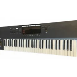 Used Native Instruments Komplete Kontrol S61 MKII MIDI Controller