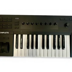 Used Native Instruments KOMPLETE KONTROL S61 MK1 MIDI Controller