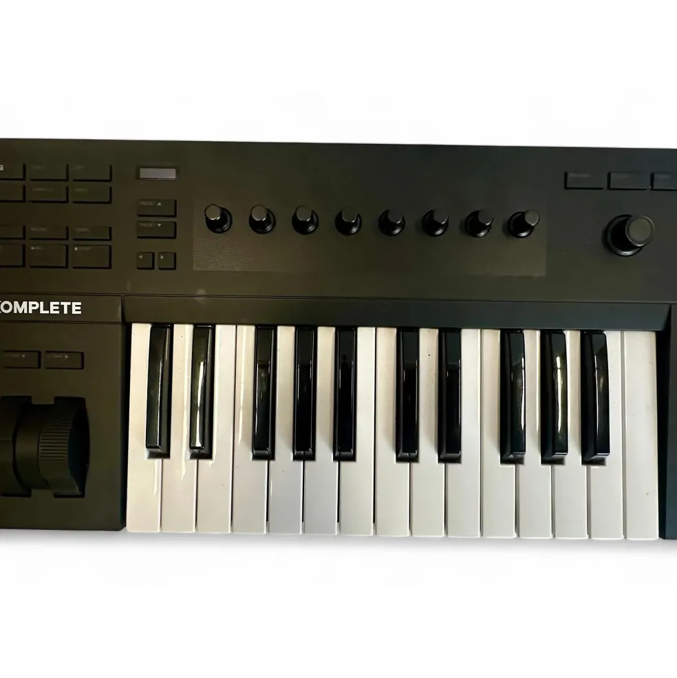 Used Native Instruments KOMPLETE KONTROL S61 MK1 MIDI Controller