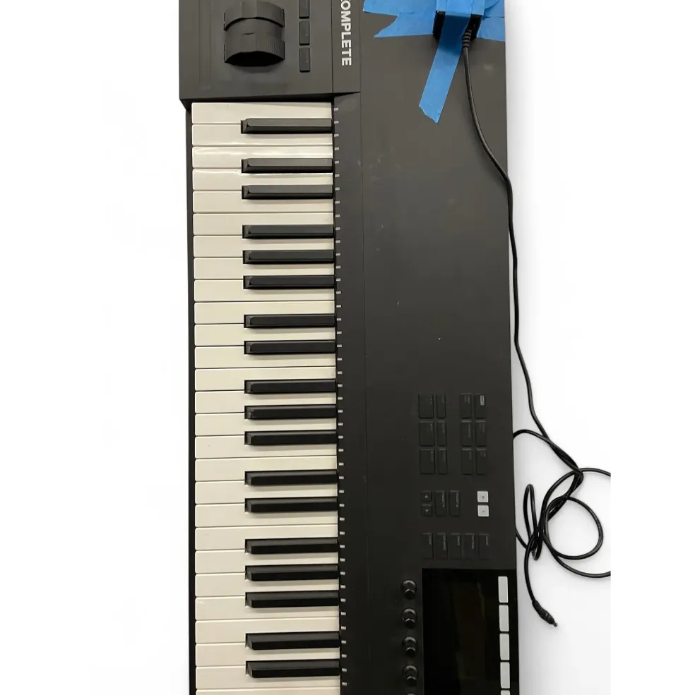 Used Native Instruments KOMPLETE KONTROL S61 MK1 MIDI Controller