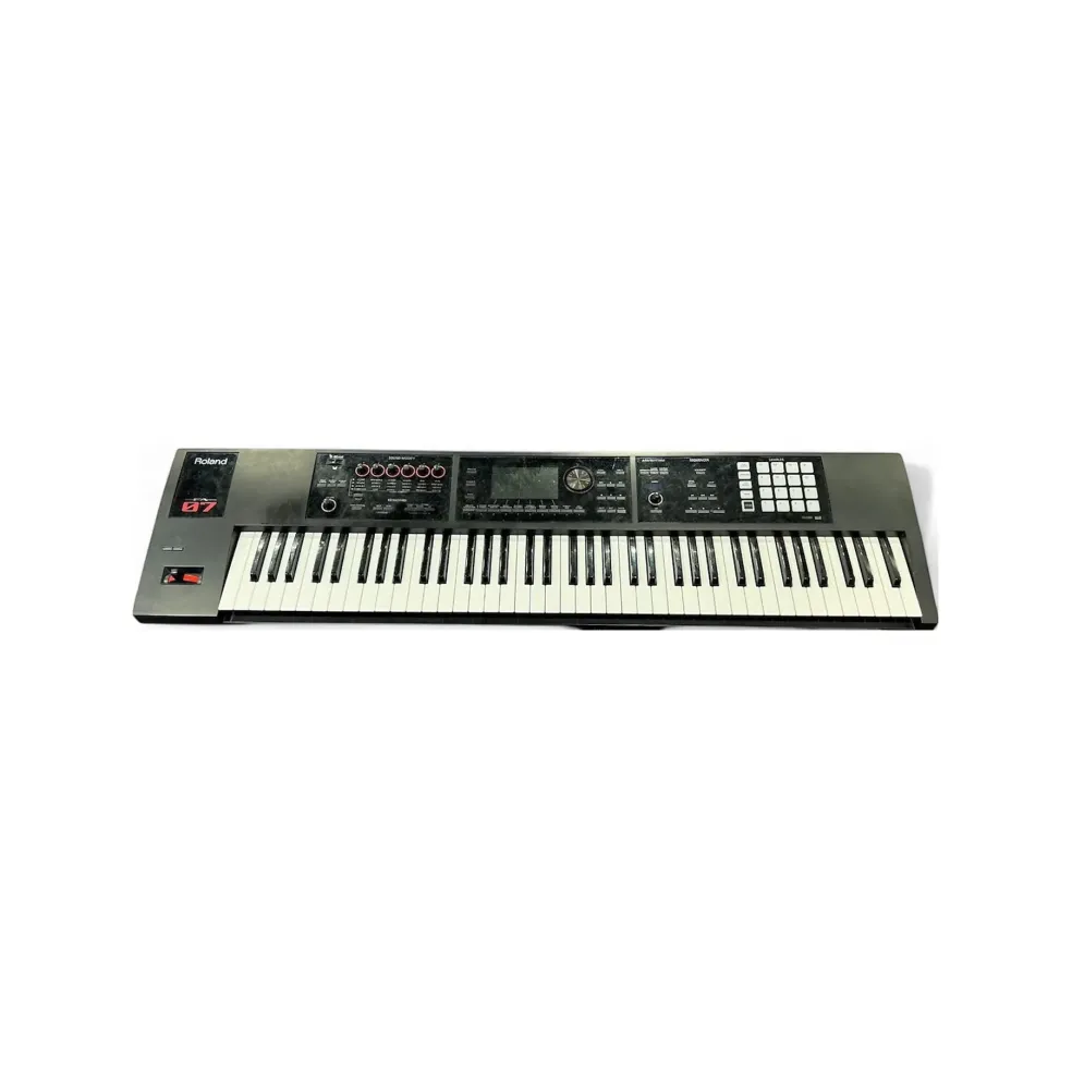 Used Roland FA-07 Arranger Keyboard