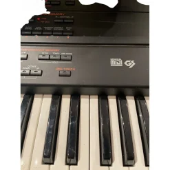 Used Roland G-600 Arranger Keyboard