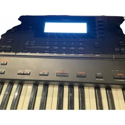 Used Roland G-600 Arranger Keyboard