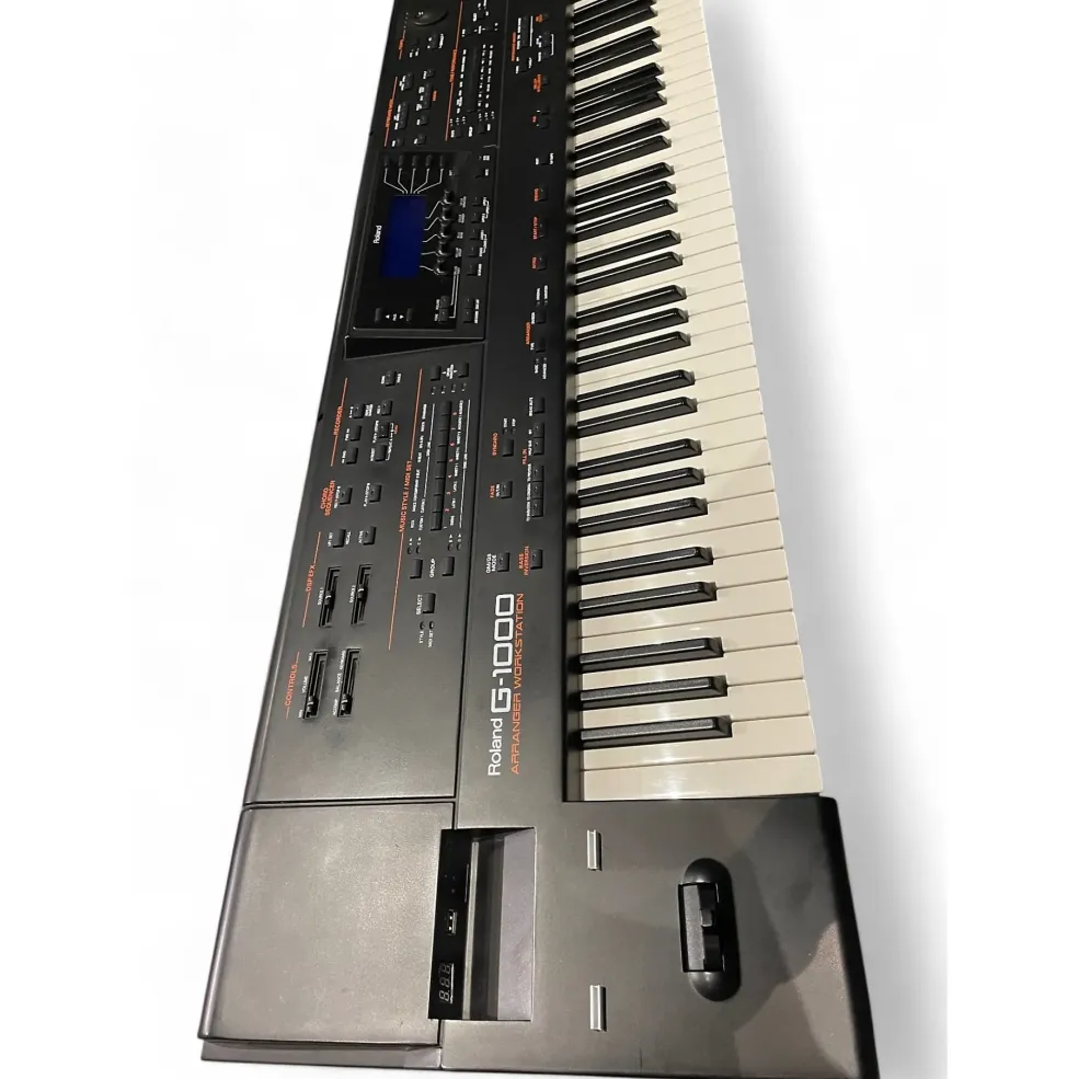 Used Roland G1000 Arranger Keyboard