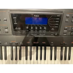 Used Roland G1000 Arranger Keyboard