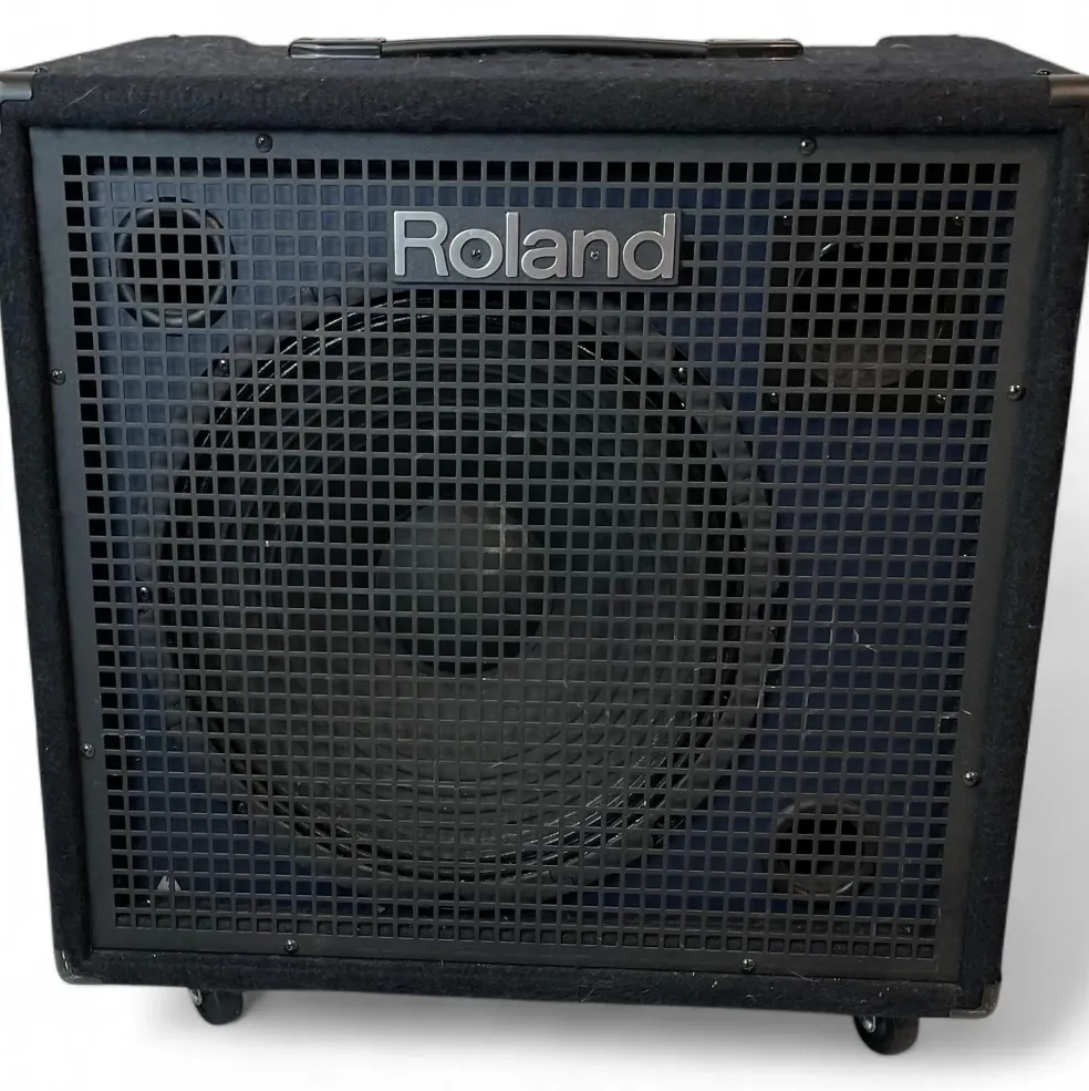 Used Roland kc600 Keyboard Amp