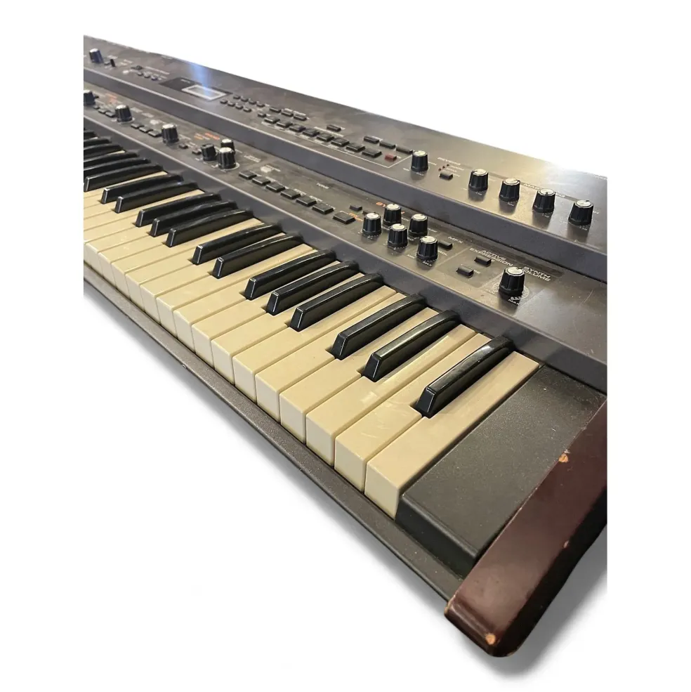 Used Roland VR760 Organ