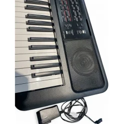 Used Yamaha PSR 383 Digital Piano