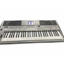 Used Yamaha PSR S670 Arranger Keyboard