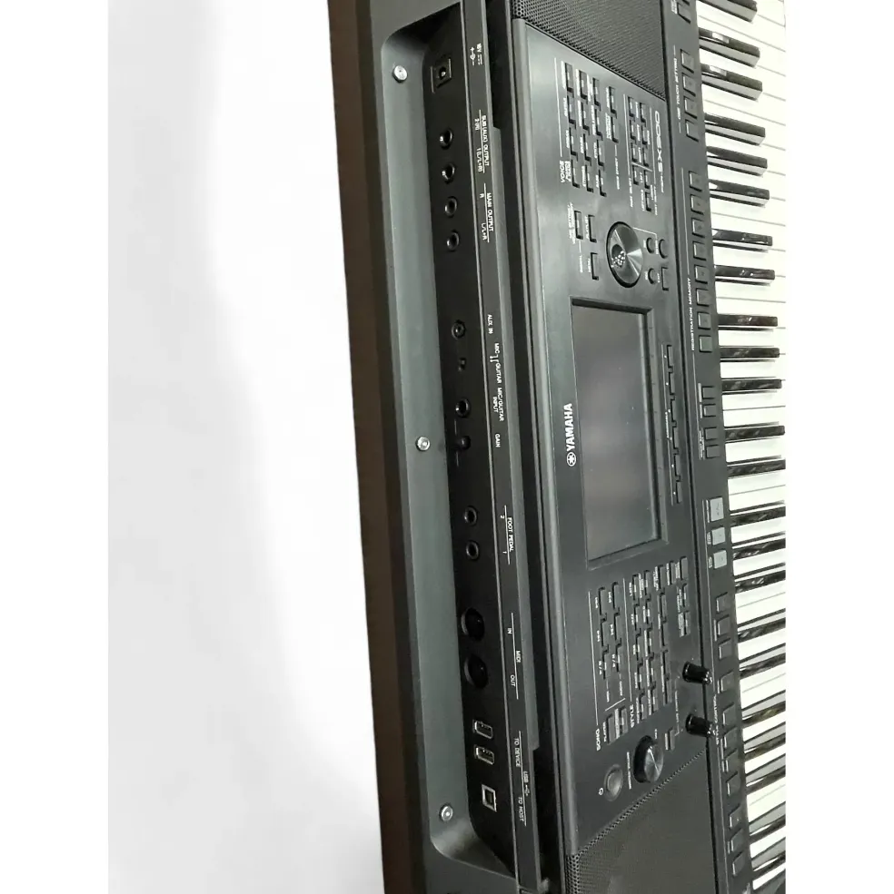 Used Yamaha PSRSX 900 Arranger Keyboard